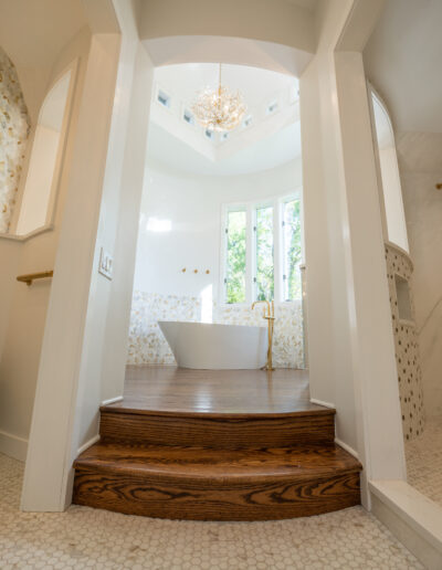 Modern bathroom entrance to bathtub